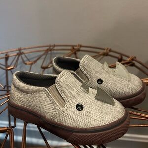 OshKosh toddler shoe size 6
